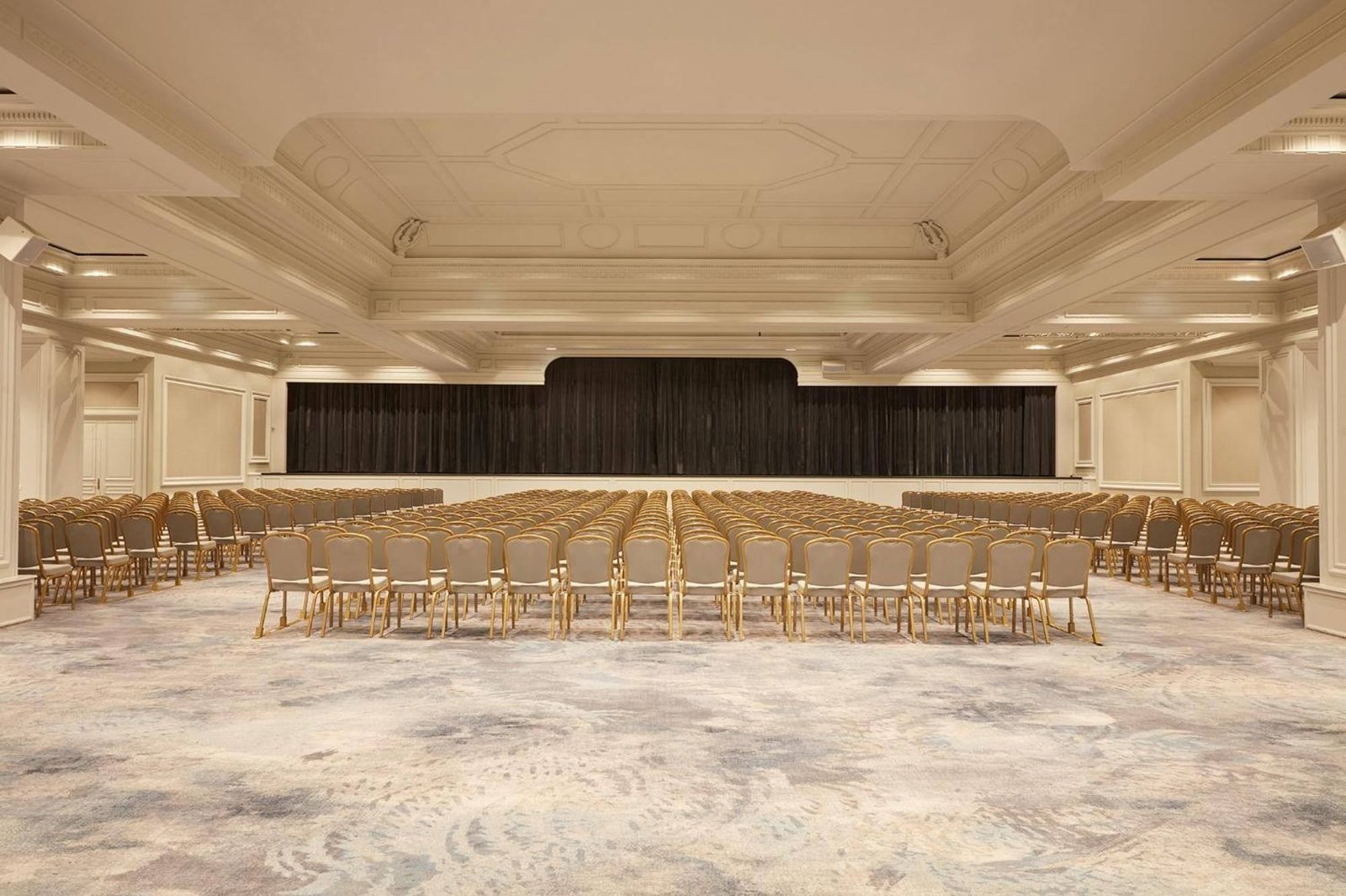 Host-Casino Paris Monte-Carlo – Monako